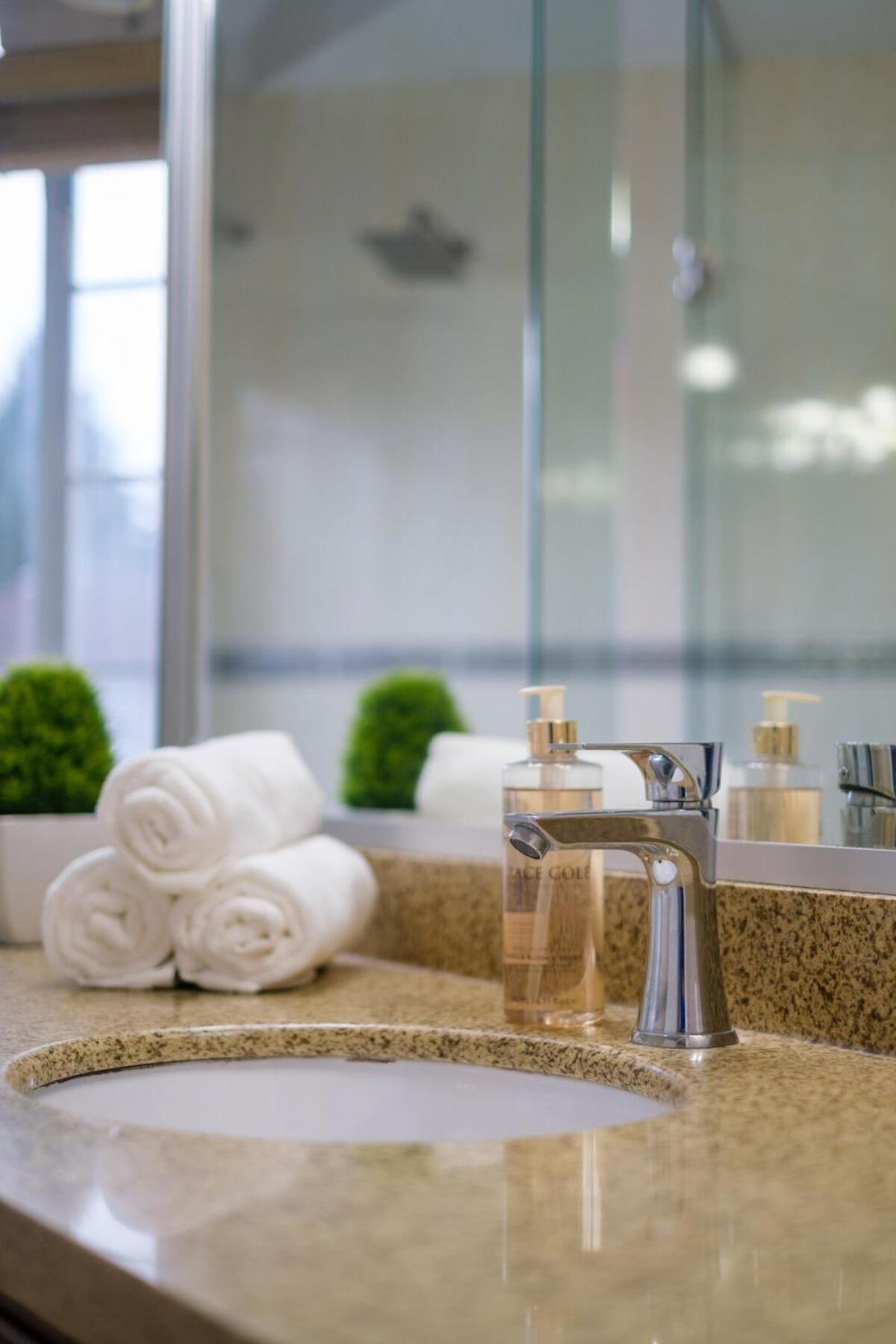 Spacious 4Br W Ensuites Mins To Downtown Yvr Ubc Βανκούβερ Εξωτερικό φωτογραφία